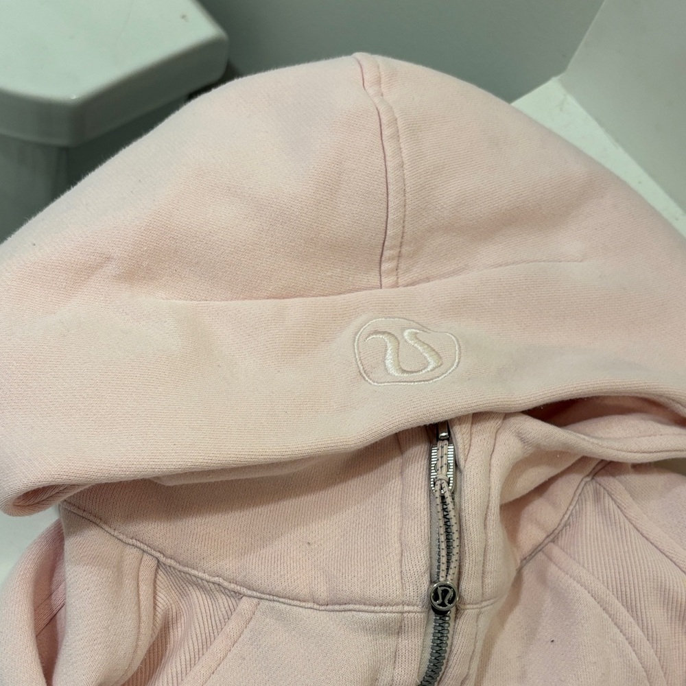 Lululemon pink scuba